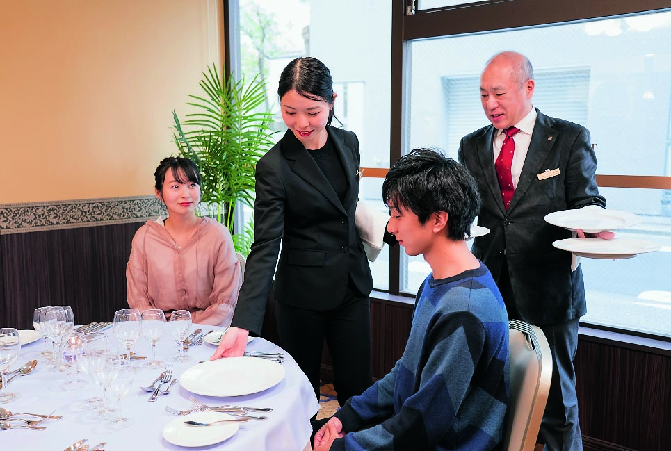 大阪ホテル鉄道＆ブライダルビューティー専門学校 の特長 2